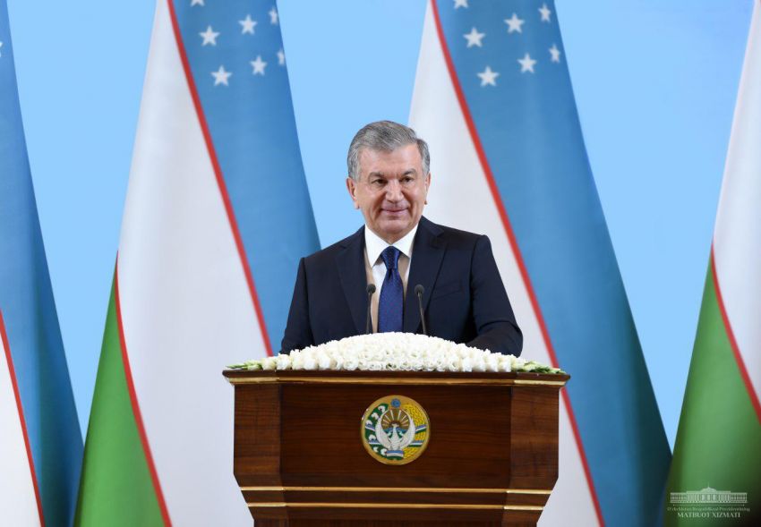Началось обращение Президента Узбекистана к Олий Мажлису