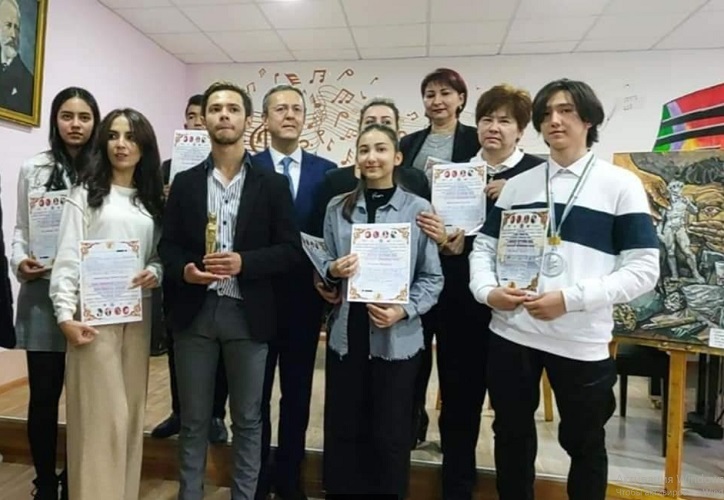 17-year-old Uzbekistan artist wins the Florence of the Renaissance Festival