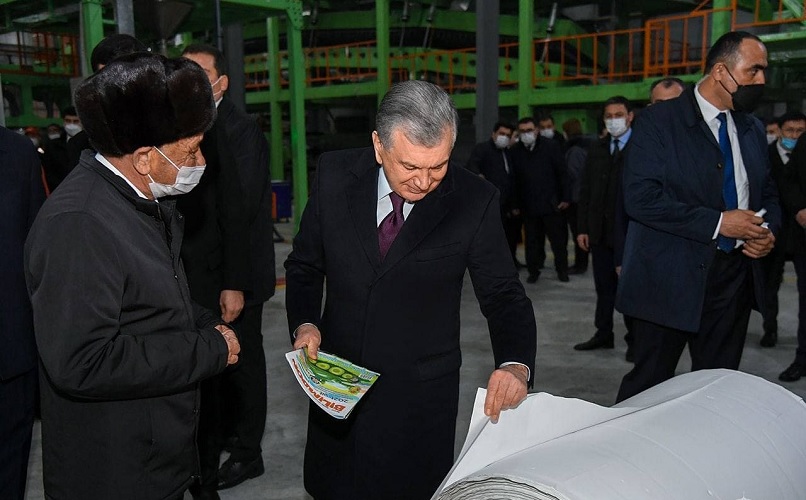 The President of Uzbekistan got acquainted with the production of stone paper in Fergana