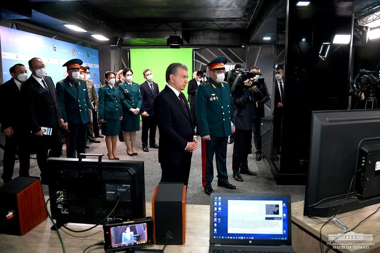 Ўзбекистон Президенти: Бутун ички ишлар тизими ахборот технологиялари асосида ишлаши зарур