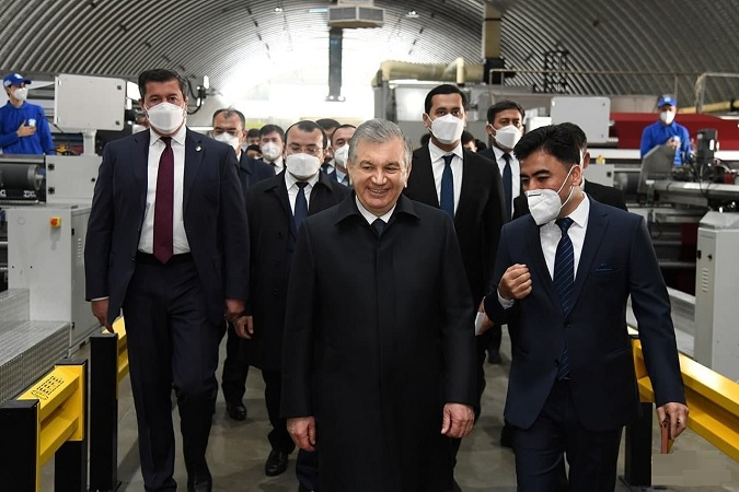 The President of Uzbekistan visited the textile enterprise in Chust district