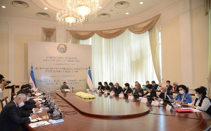 Все пять политических партий Узбекистана допущены к участию в выборах Президента