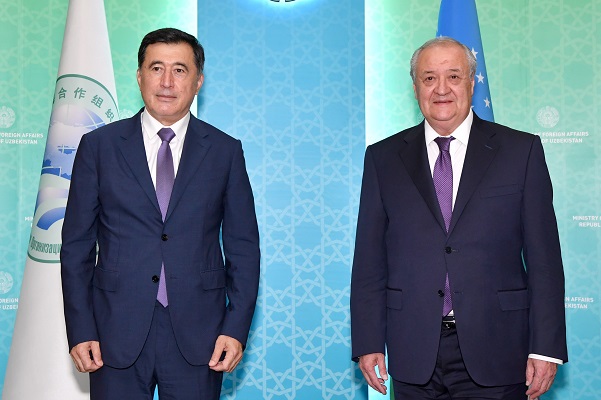 The Minister of Foreign Affairs of Uzbekistan meets with the SCO Secretary-General