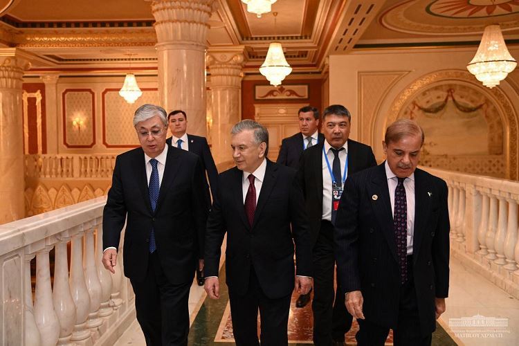 The President of Uzbekistan, together with the heads of foreign delegations, watched a concert timed to the CICA Summit