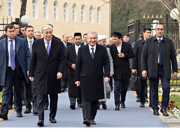Presidents of Uzbekistan and Kazakhstan visits the mausoleums of Sheikh Khovendi at-Takhur and Tole-biy
