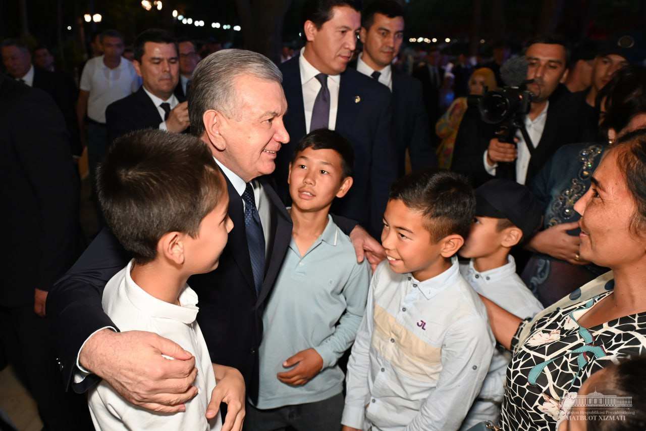 The President of Uzbekistan gets acquainted with the conditions created in the park named after Gafur Gulom