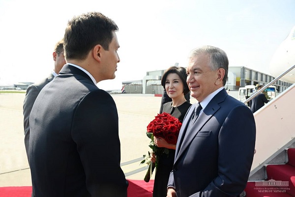 The President of Uzbekistan arrives in Budapest