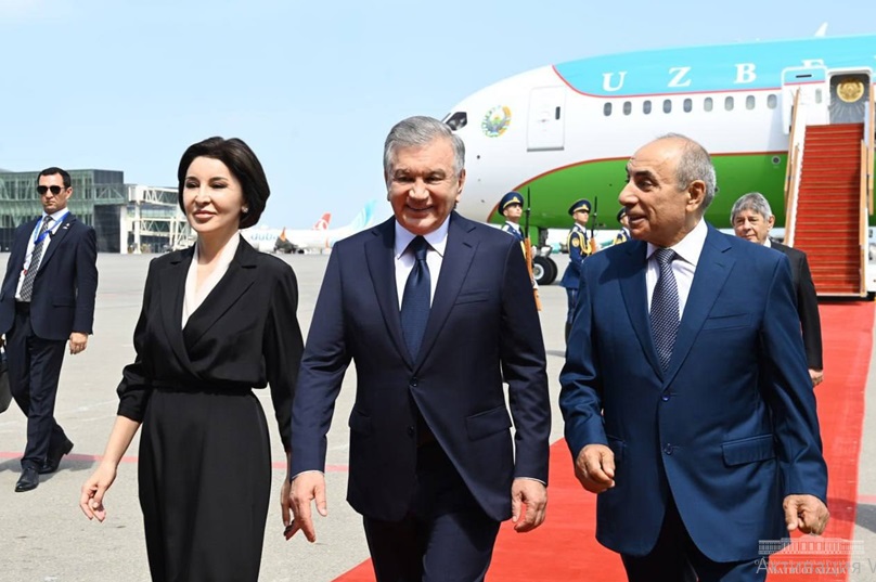 The President of Uzbekistan arrives in Azerbaijan on a state visit