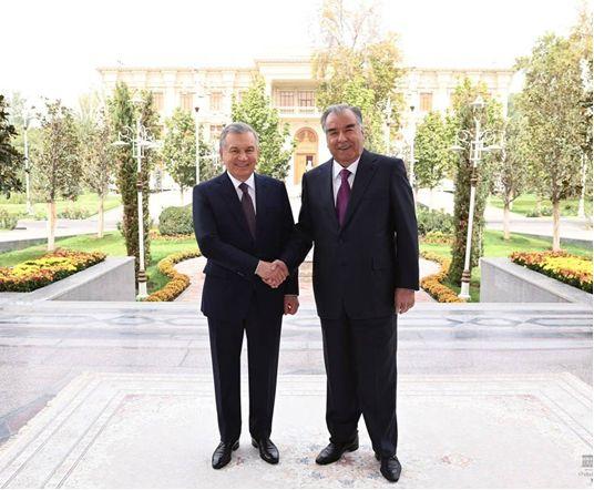 O?zbekiston Prezidentining Dushanbega tashrifi Tojikiston Prezidenti bilan uchrashuvdan boshlandi