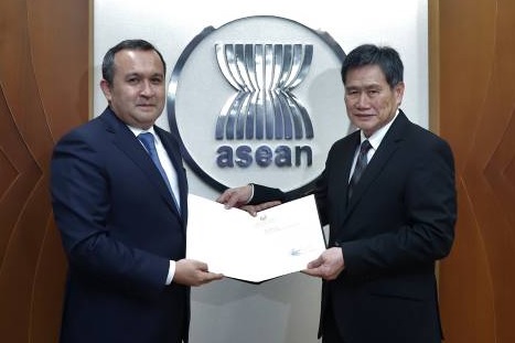 AMBASSADOR OF UZBEKISTAN PRESENTED CREDENTIALS TO ASEAN SECRETARY-GENERAL