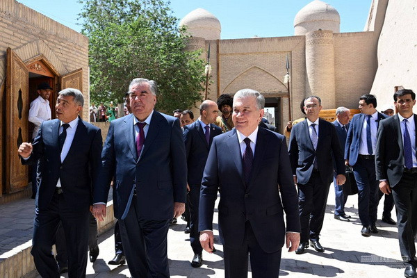 Uzbek, Tajik Presidents visit the Ichan-Kala complex in Khiva