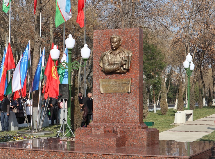 UZBEKISTAN SHOWS RESPECT FOR THE MEMORY OF CHINGIZ AYTMATOV