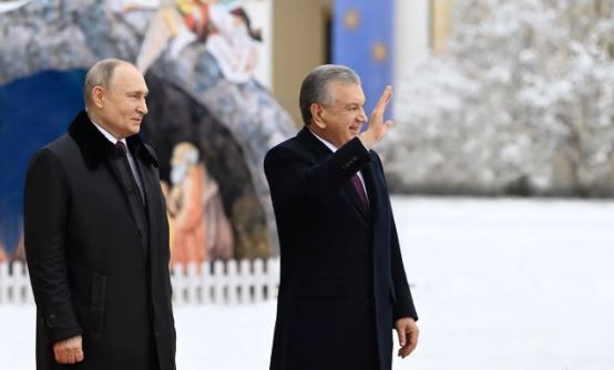 O'zbekiston Prezidenti Sankt-Peterburgning tarixiy obidalari bilan tanishdi