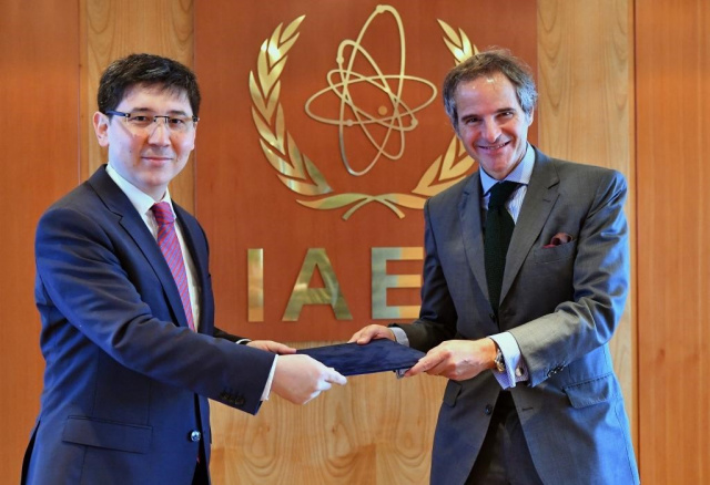 Ambassador of Uzbekistan to Austria presents his credentials to the IAEA Director General