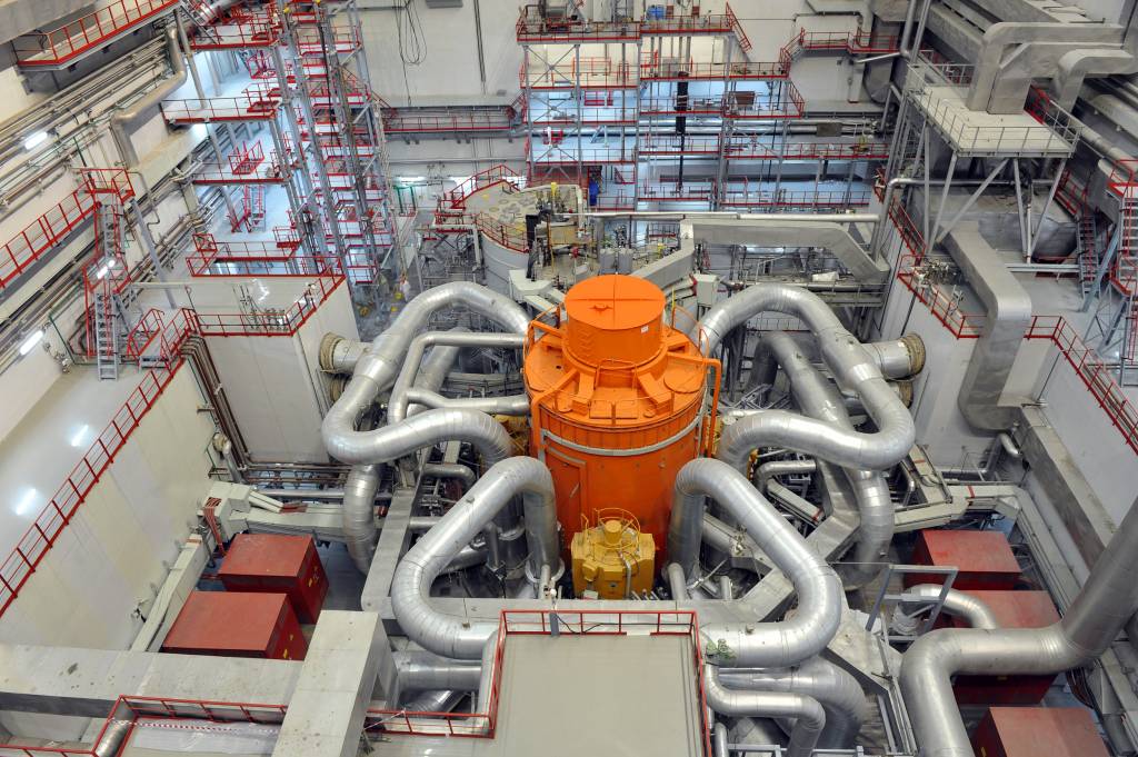 BN-800 fast reactor is fully loaded with MOX fuel