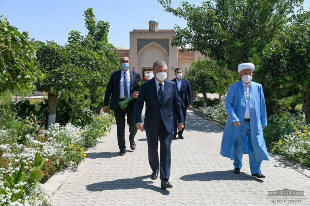 President visits the grave of Karim Kamalov