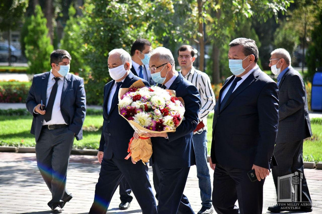 Uzbekistan delegation visits sights in Dushanbe