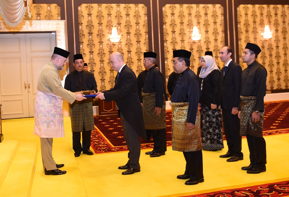 Ambassador of Uzbekistan presents credentials to King of Malaysia